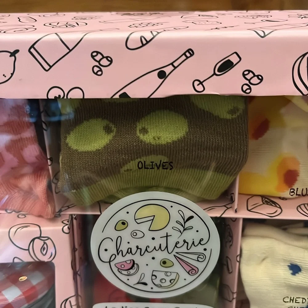 Charcuterie crew socks, NWOT‎